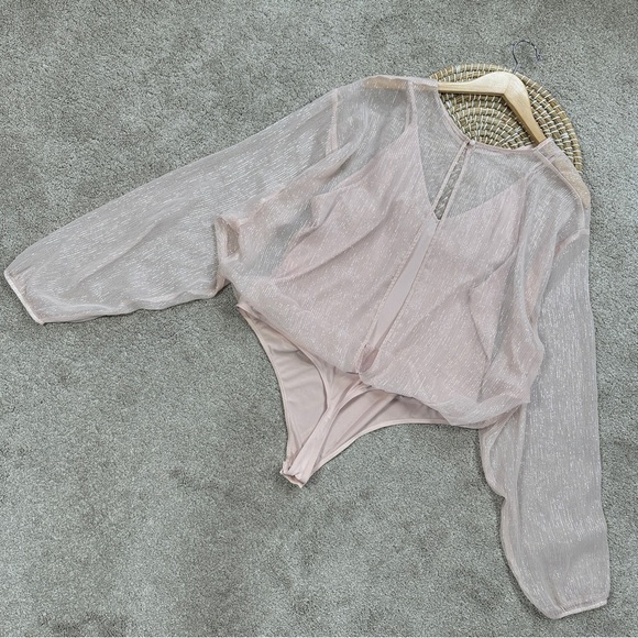 NWT Express Women’s Light Pink Metallic Chiffon Overlay Bodysuit Longsleeve XL - Picture 8 of 13